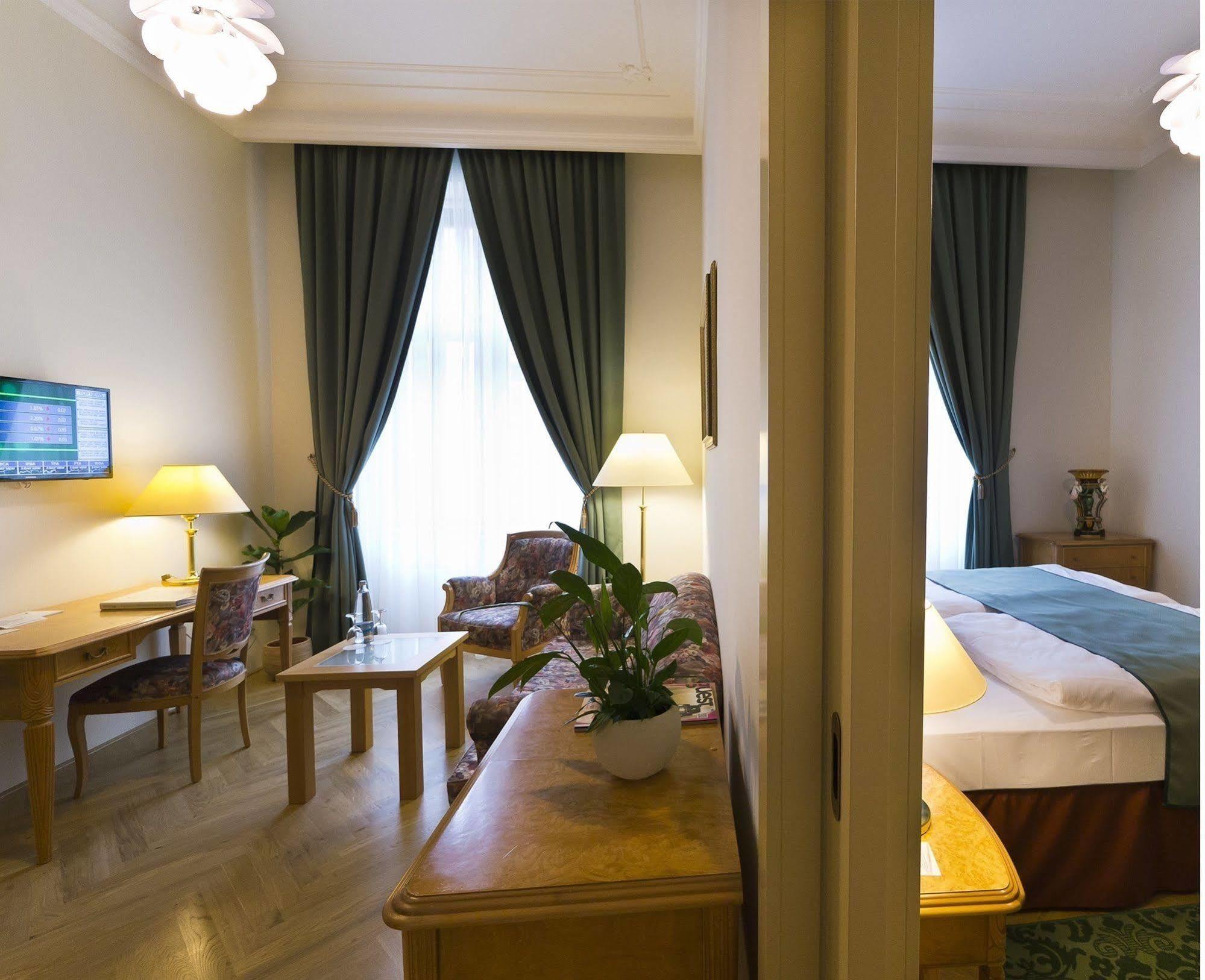Grandhotel Ambassador Narodni Dum Karlovy Vary Exterior photo